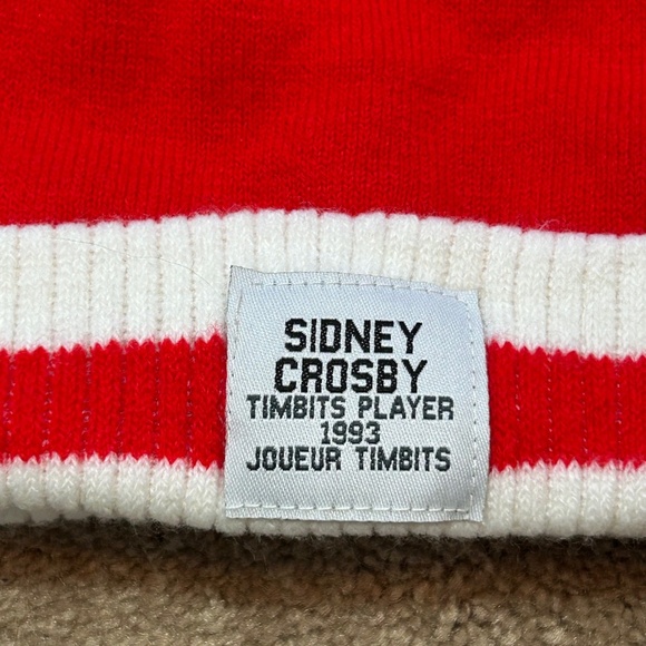 Kids Tim Hortons Timbits Sidney Crosby beanie cap tuque red and white Canada - Picture 3 of 4